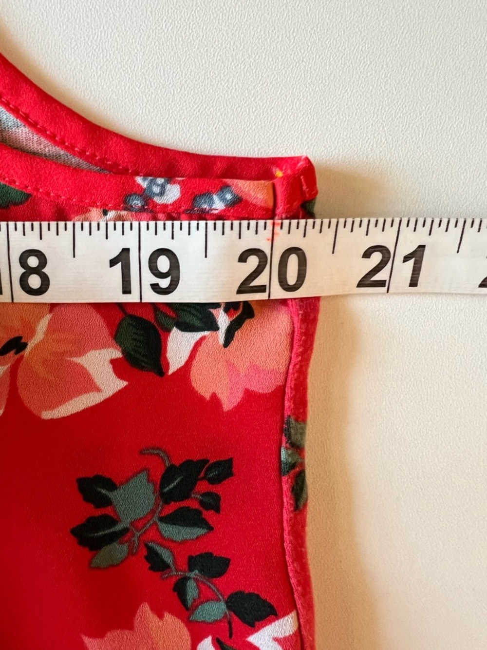 LOFT Women’s Red Floral Sleeveless Blouse - Like New - Picture 9 of 11